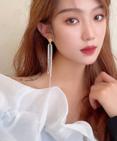 Moderne, asymmetrische Tropfenohrringe aus weißer Sterlingsilberlegierung mit Quaste